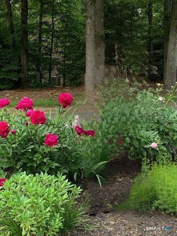 14 Meadow Crest Drive, Woodbury, CT 06798