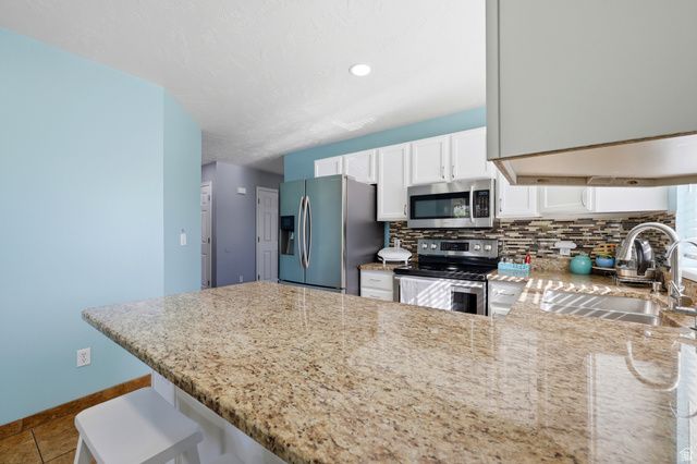 5463 W STARFLOWER WAY, West Jordan, UT 84081