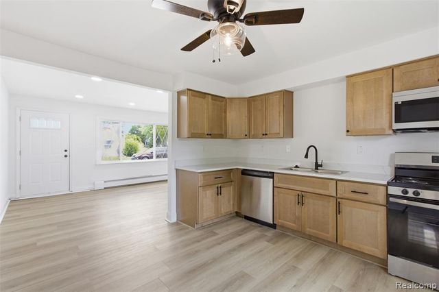 26375 Waldorf Street, Roseville, MI 48066