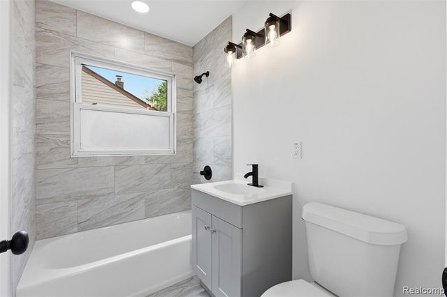 26375 Waldorf Street, Roseville, MI 48066