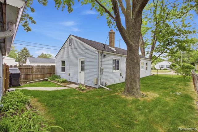 26375 Waldorf Street, Roseville, MI 48066
