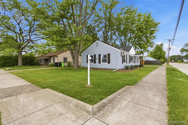 26375 Waldorf Street, Roseville, MI 48066
