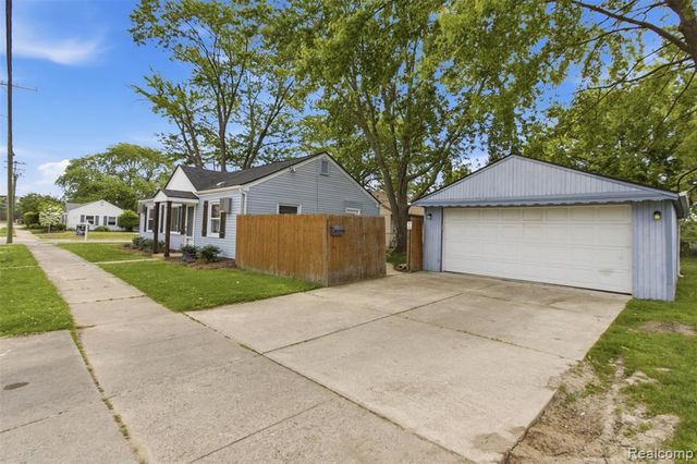 26375 Waldorf Street, Roseville, MI 48066