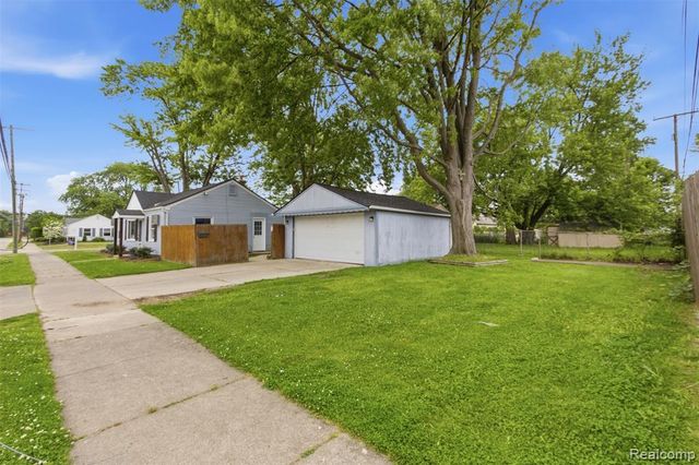 26375 Waldorf Street, Roseville, MI 48066