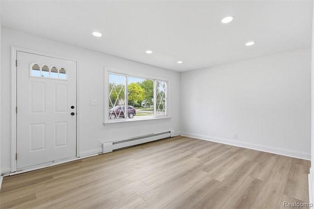 26375 Waldorf Street, Roseville, MI 48066