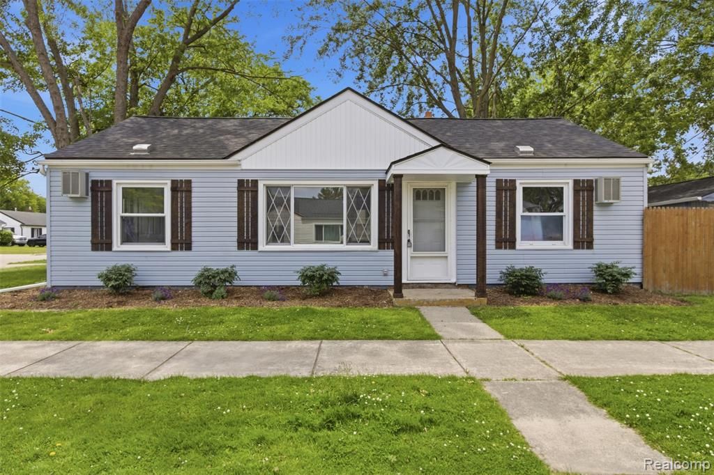 26375 Waldorf Street, Roseville, MI 48066