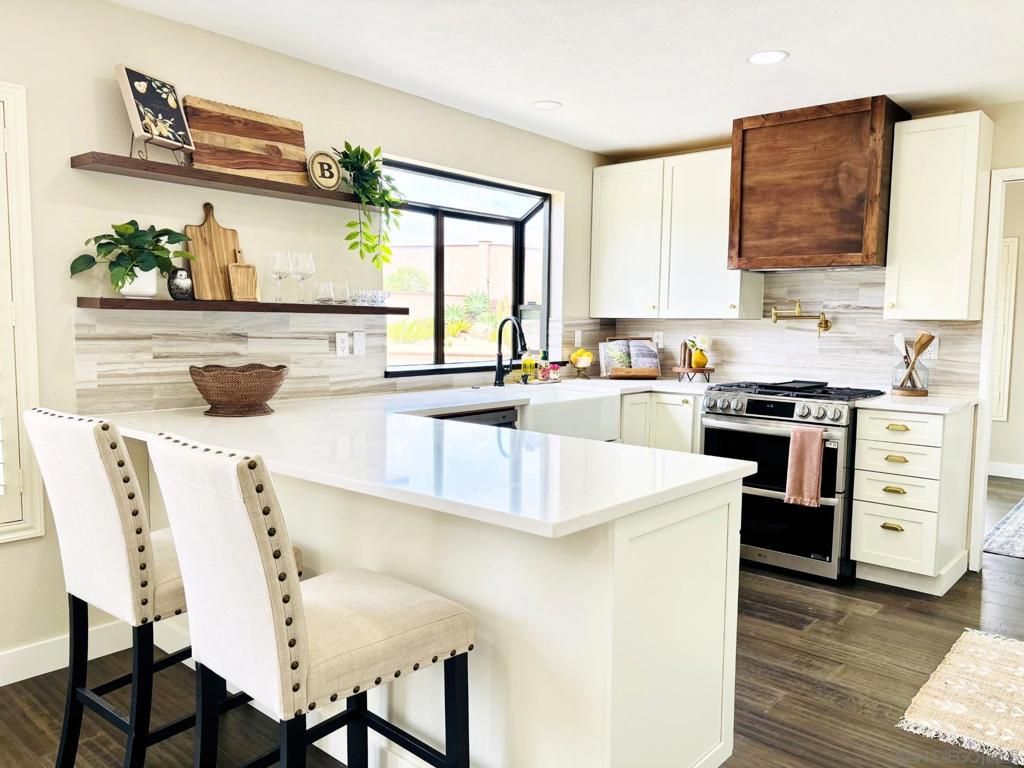 Image 19 of property listing at 672 CHATEAU PLACE, Escondido, CA 92029