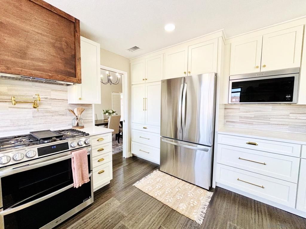 Image 20 of property listing at 672 CHATEAU PLACE, Escondido, CA 92029