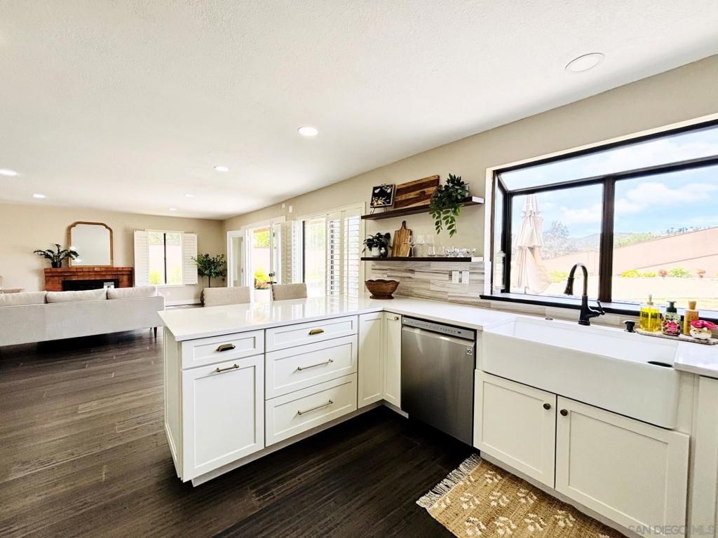 Image 23 of property listing at 672 CHATEAU PLACE, Escondido, CA 92029
