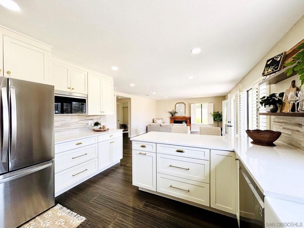 Image 24 of property listing at 672 CHATEAU PLACE, Escondido, CA 92029