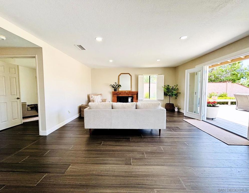 Image 26 of property listing at 672 CHATEAU PLACE, Escondido, CA 92029