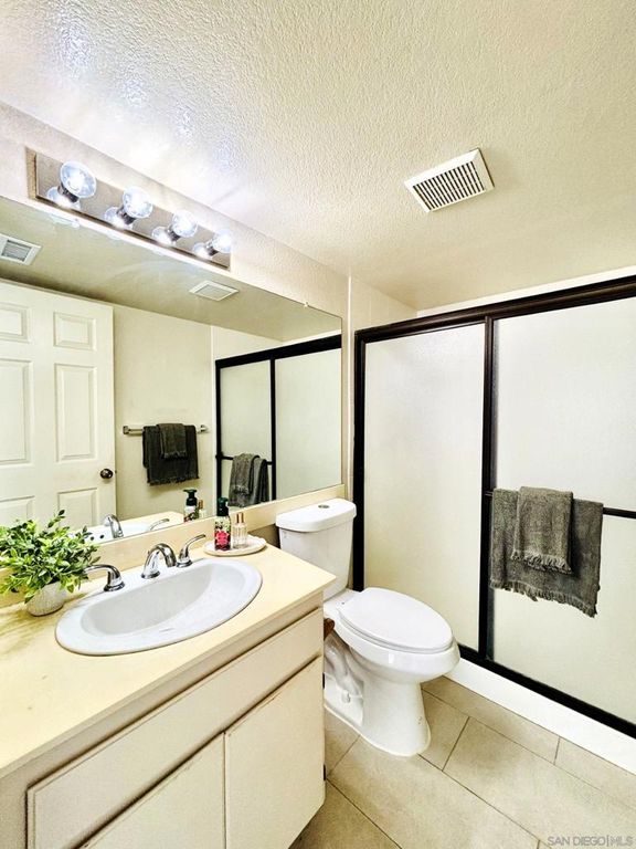 Image 30 of property listing at 672 CHATEAU PLACE, Escondido, CA 92029