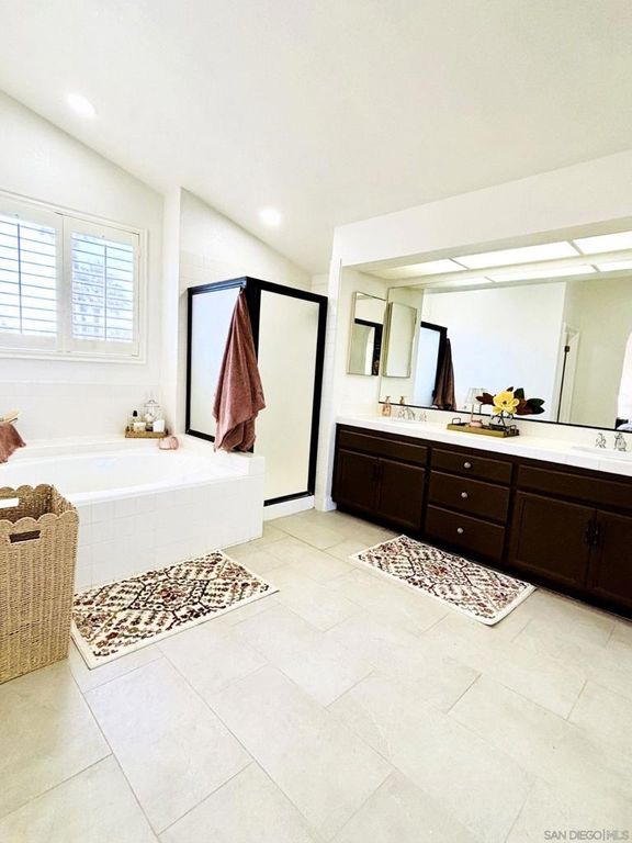 Image 40 of property listing at 672 CHATEAU PLACE, Escondido, CA 92029