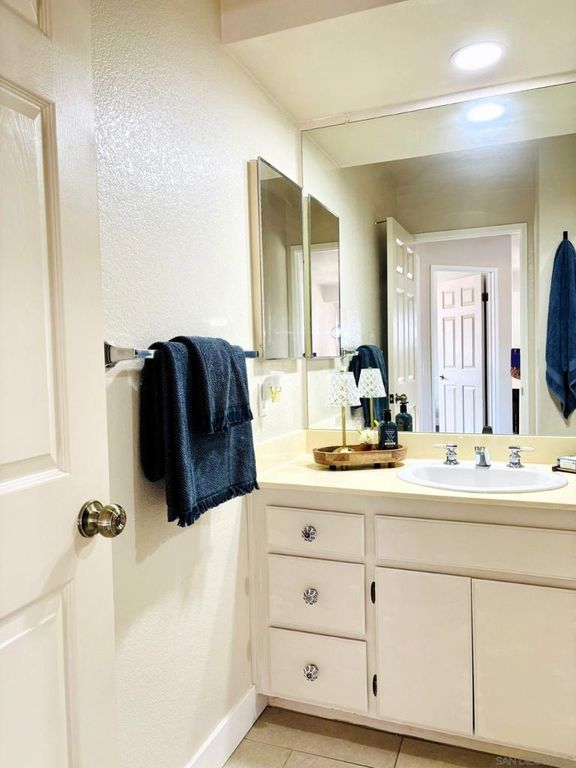 Image 47 of property listing at 672 CHATEAU PLACE, Escondido, CA 92029