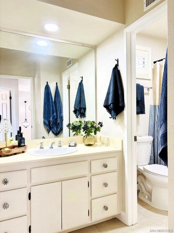Image 49 of property listing at 672 CHATEAU PLACE, Escondido, CA 92029
