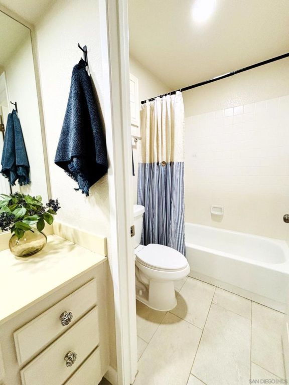 Image 50 of property listing at 672 CHATEAU PLACE, Escondido, CA 92029