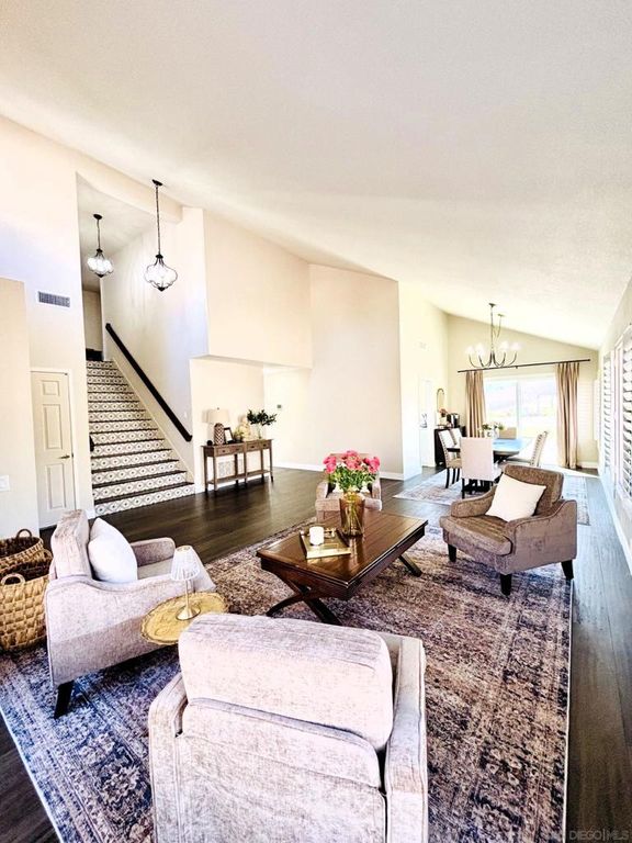 Image 7 of property listing at 672 CHATEAU PLACE, Escondido, CA 92029