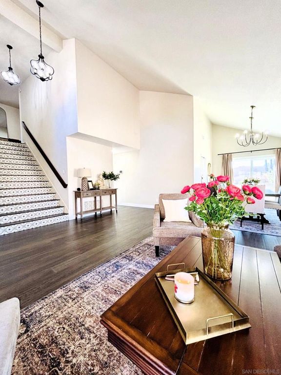 Image 8 of property listing at 672 CHATEAU PLACE, Escondido, CA 92029
