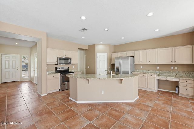 6804 W BRONCO Trail, Peoria, AZ 85383