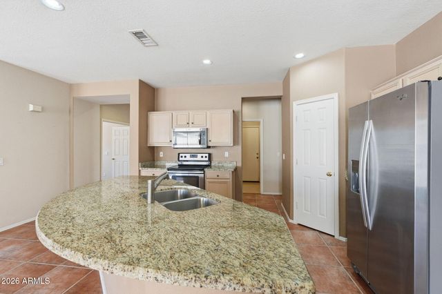 6804 W BRONCO Trail, Peoria, AZ 85383