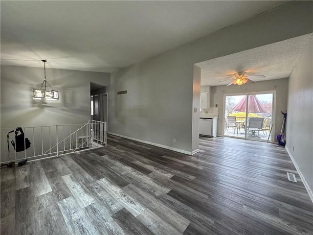 18208 E 27th Street S, Independence, MO 64057