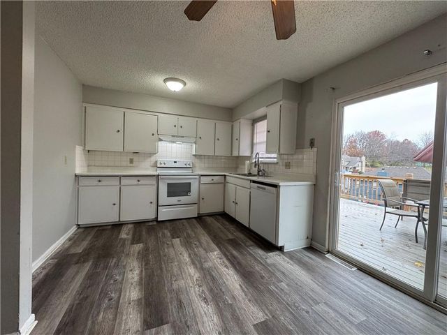 18208 E 27th Street S, Independence, MO 64057