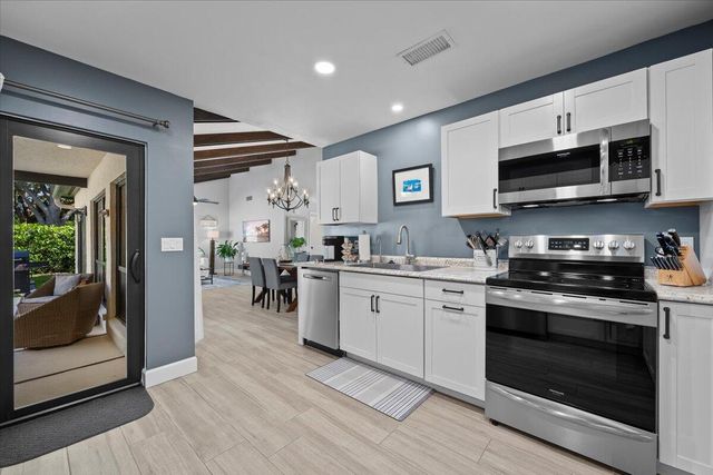 4 Ironwood Way N, Palm Beach Gardens, FL 33418