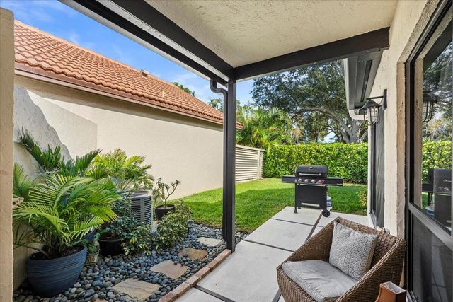 4 Ironwood Way N, Palm Beach Gardens, FL 33418