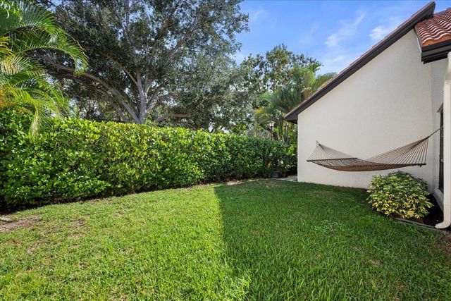 4 Ironwood Way N, Palm Beach Gardens, FL 33418