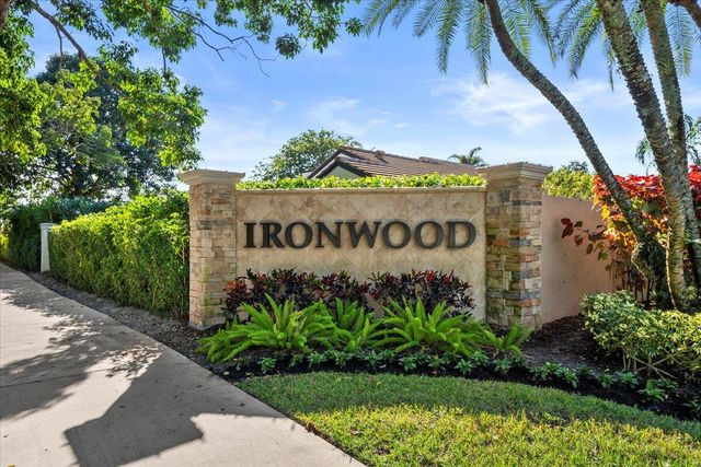 4 Ironwood Way N, Palm Beach Gardens, FL 33418