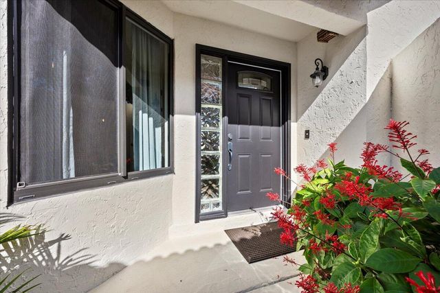 4 Ironwood Way N, Palm Beach Gardens, FL 33418