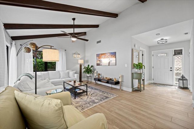 4 Ironwood Way N, Palm Beach Gardens, FL 33418