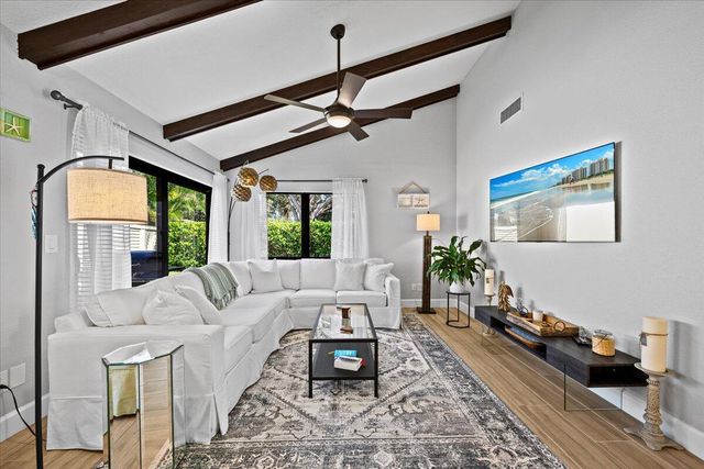 4 Ironwood Way N, Palm Beach Gardens, FL 33418