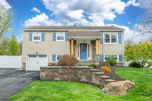 15 Windsor Dr, Jefferson Twp., NJ 07438