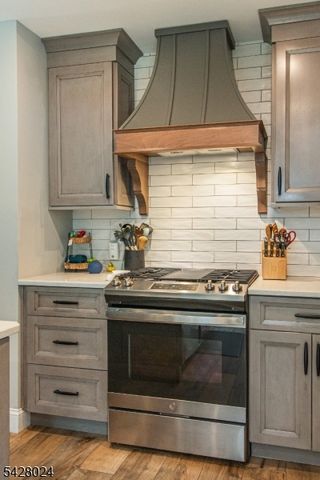 15 Windsor Dr, Jefferson Twp., NJ 07438