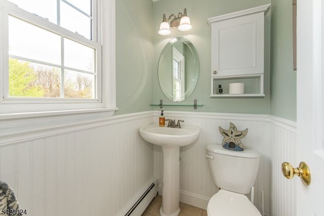 15 Windsor Dr, Jefferson Twp., NJ 07438