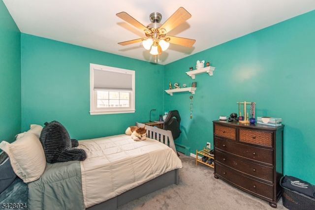 15 Windsor Dr, Jefferson Twp., NJ 07438