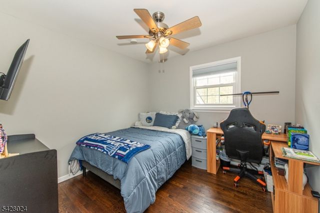 15 Windsor Dr, Jefferson Twp., NJ 07438