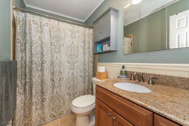 15 Windsor Dr, Jefferson Twp., NJ 07438