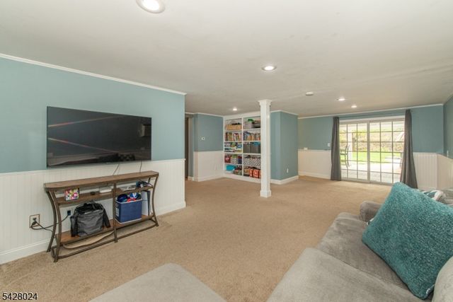15 Windsor Dr, Jefferson Twp., NJ 07438