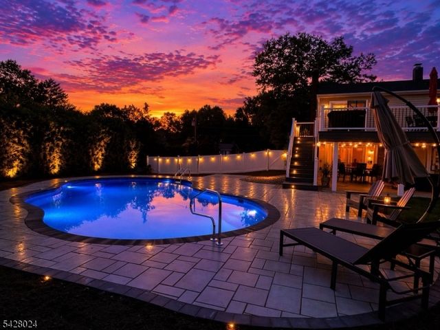 15 Windsor Dr, Jefferson Twp., NJ 07438