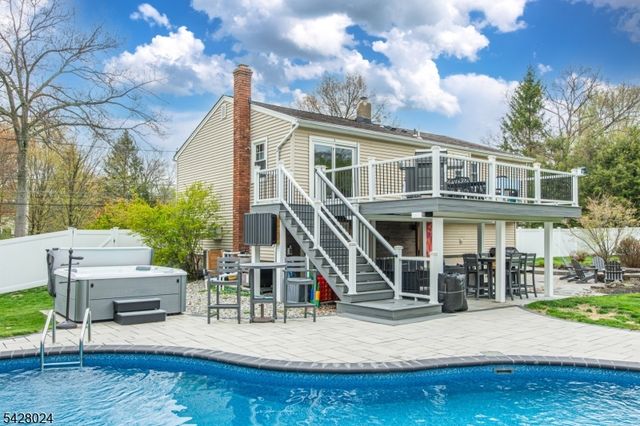 15 Windsor Dr, Jefferson Twp., NJ 07438