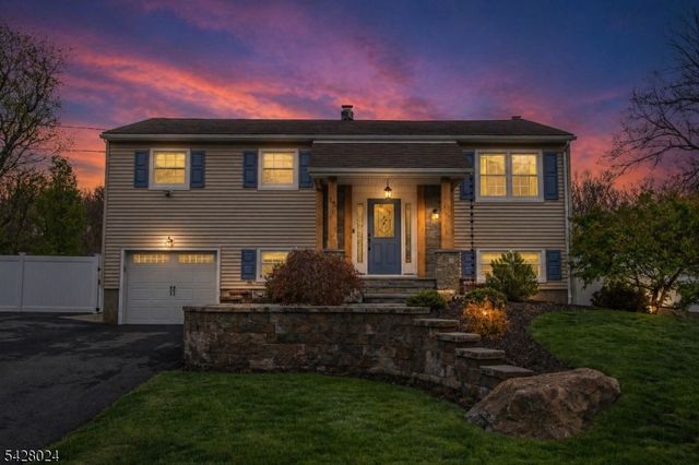 15 Windsor Dr, Jefferson Twp., NJ 07438