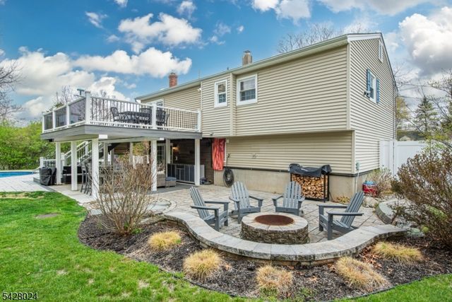 15 Windsor Dr, Jefferson Twp., NJ 07438