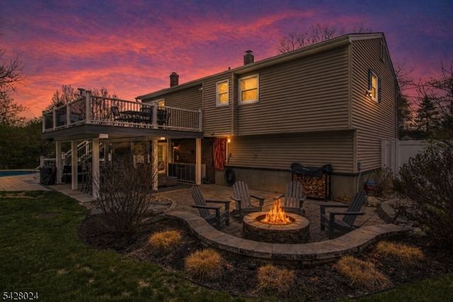 15 Windsor Dr, Jefferson Twp., NJ 07438