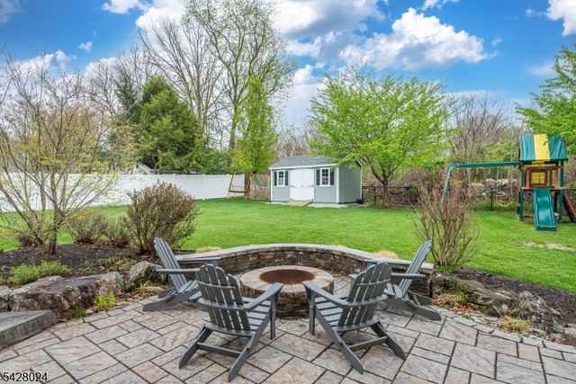 15 Windsor Dr, Jefferson Twp., NJ 07438