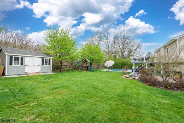 15 Windsor Dr, Jefferson Twp., NJ 07438