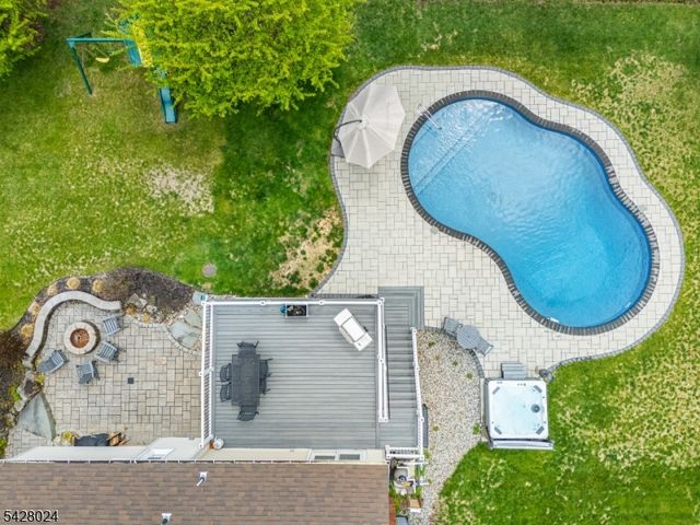 15 Windsor Dr, Jefferson Twp., NJ 07438