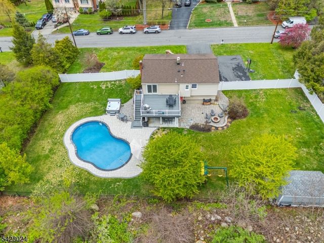 15 Windsor Dr, Jefferson Twp., NJ 07438