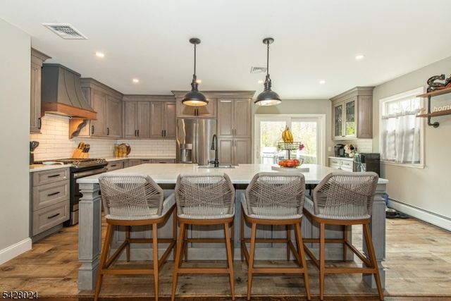 15 Windsor Dr, Jefferson Twp., NJ 07438